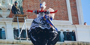 LE TRADITIONNEL VOL DE LANGE A LANC LE CARNAVAL DE VENISE